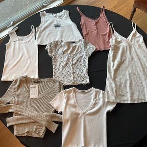 Brandy Melville Bundle - 8 items at one price two items still have tags